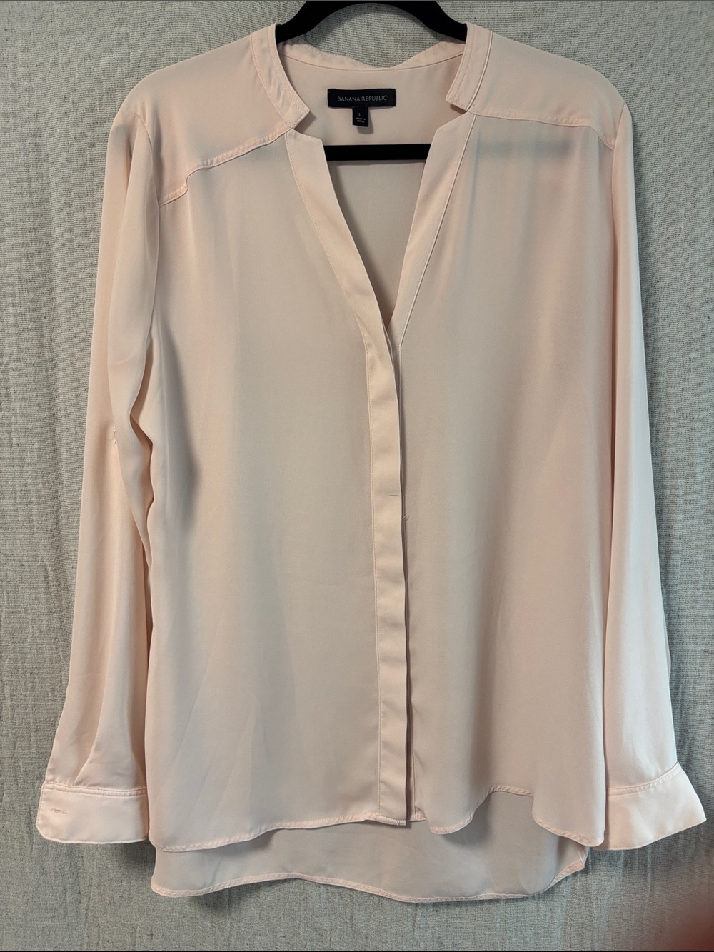 Banana Republic Light Pink V-Neck Long Sleeve Blouse
